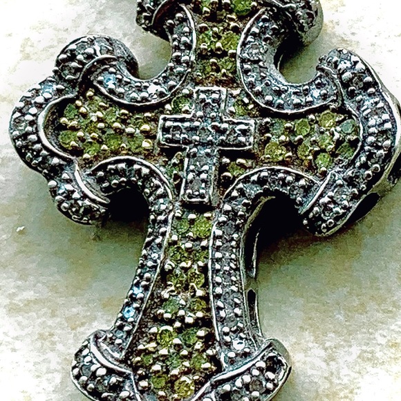 Natural Diamond/Green Tourmaline Cross. - Picture 3 of 5